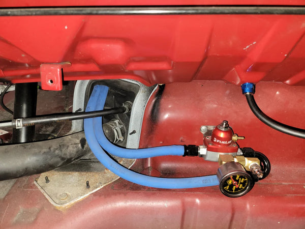 Dfuser Motorsports 1001036 Adjustable Fuel Pressure Regulator with Test Port & Gauge